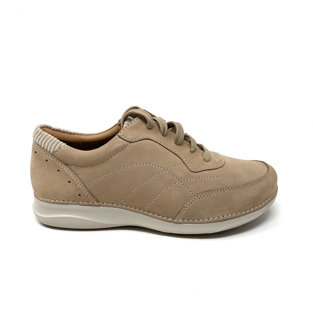 CLARKS APPLEY TIE SAND NUBUCK Comfort Shoes WIDE